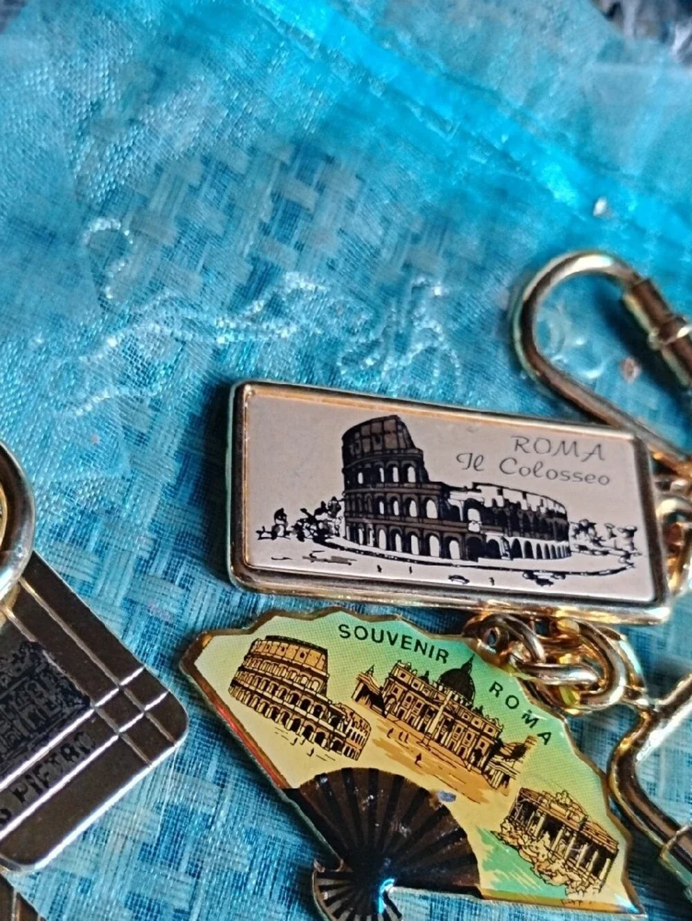 Roma Souvenir Keychain Set - Gold and Silver